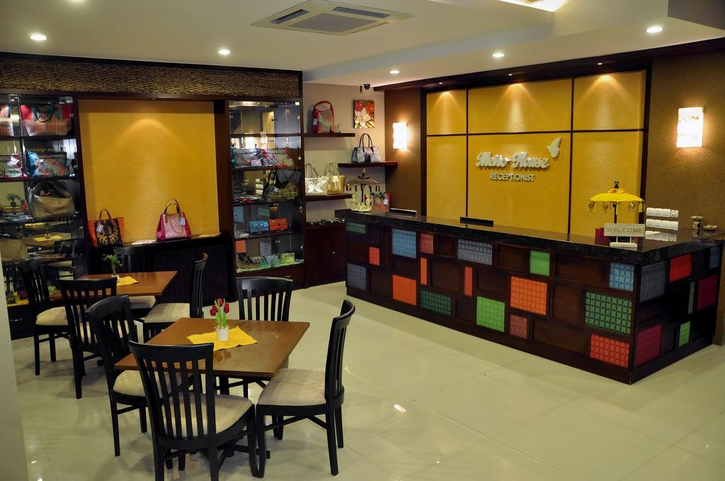 Metro House Hotel Surabaya Exterior foto