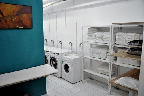 Metro House Hotel Surabaya Exterior foto